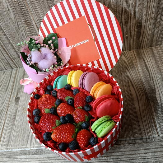 Набор для неё ️клубничный/макаронс 💕