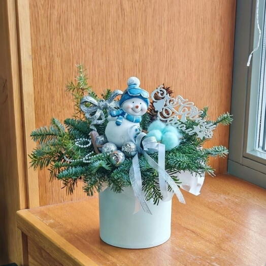 Новогодняя композиция "Снеговик"