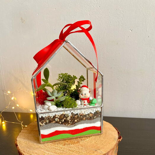 Новогодняя композиция «Домик со снеговиком»