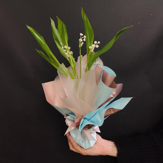 Букет весенний комплимент 3 ландыша на корне