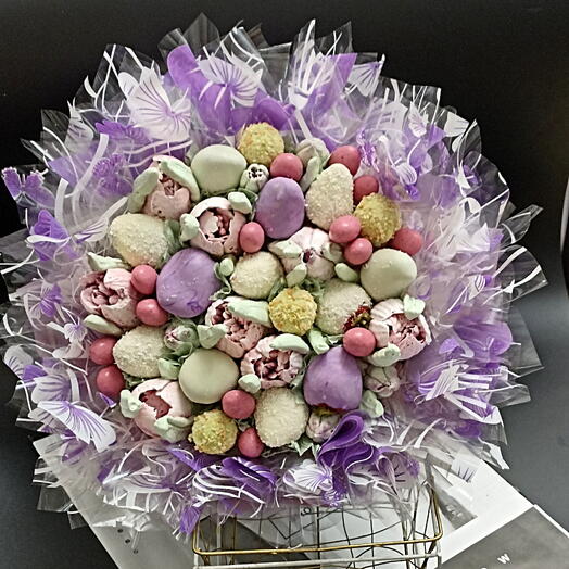 Букет из клубники и зефира Весна