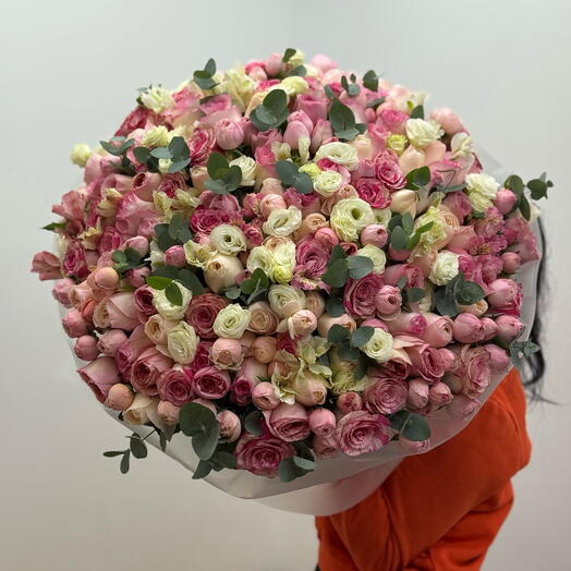 Букет из пионовидний спрей и пионовидный розы