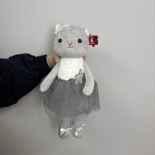 Котик в юбочке серый