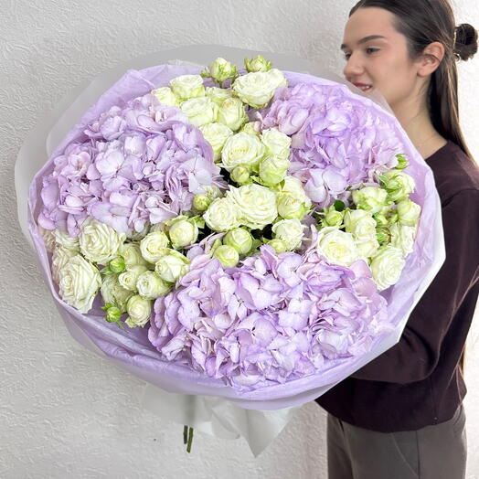 Без лишних слов 💜 букет гигант из гортензий и кустовых роз