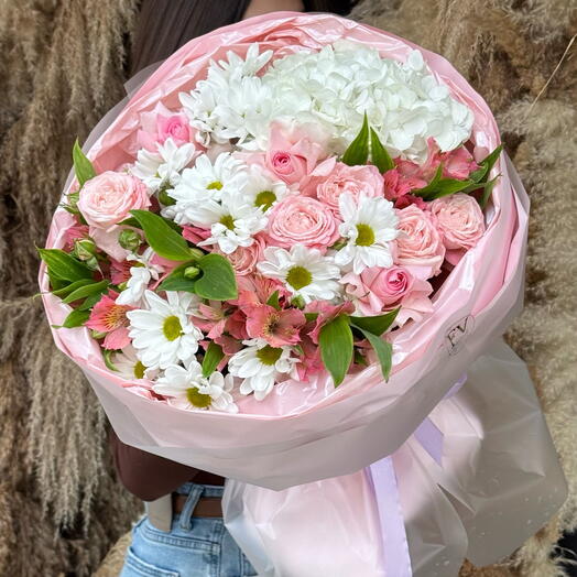 Ramo de hortensias, crisantemos y rosas