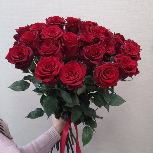 Моно из 25 красных роз на ленте