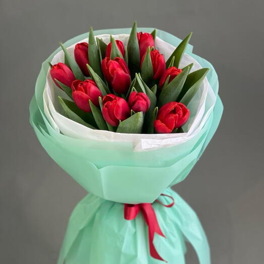 Алые тюльпаны