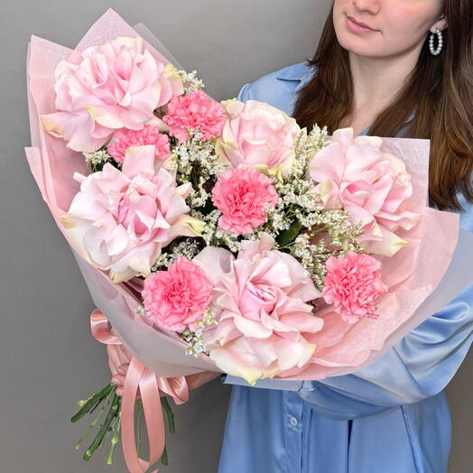 Розовый шелк ( Французские розы и диантусы)