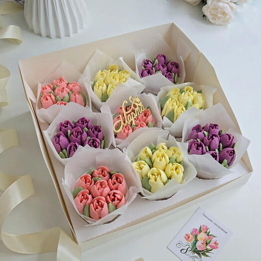 Набор из 9 пирожных тюльпаны