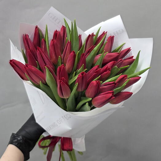 Красные тюльпаны 35шт