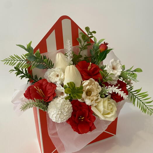 «RED FLOWERS» композиция из мыльных цветов