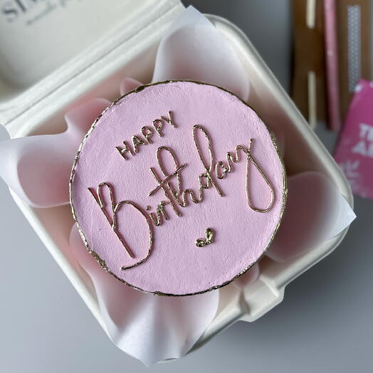 Бенто торт на день рождения нежно розовый с золотой надписью «HAPPY BIRTHDAY»