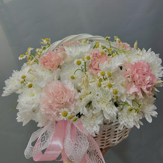 Цветы в корзине (ромашки,хризантема,диантусы)