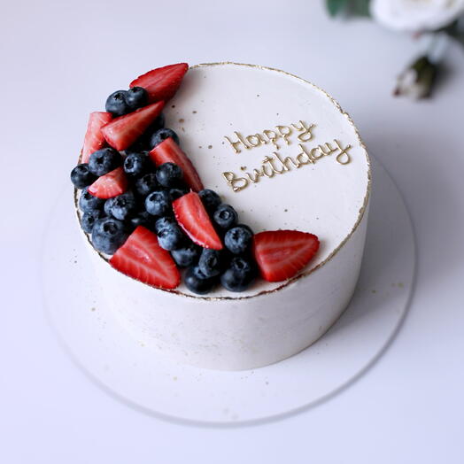 Торт 1,5 кг со свежими ягодами (клубника и голубика) и золотой надписью Happy Birthday