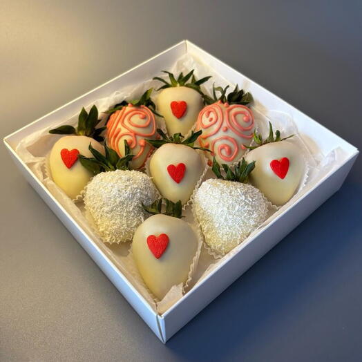 Strawberries in delicate white chocolate Gift set "Valentin"