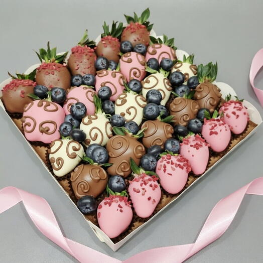 Клубника в шоколаде 🍓🍫🍾