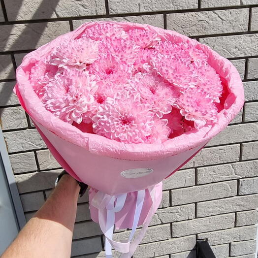 Букет из розовых кустовых хризантем