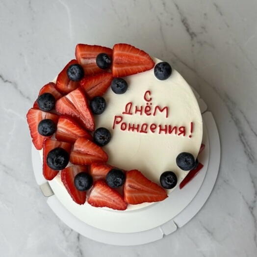 Торт с клубникой