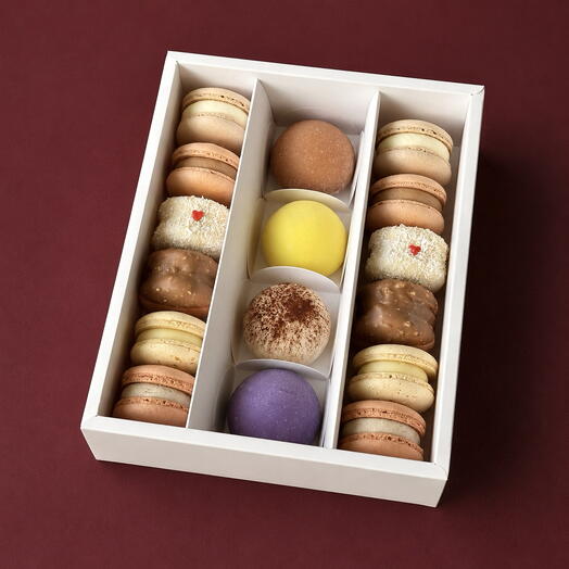 Макарон и Моти ассорти  Dessert Box