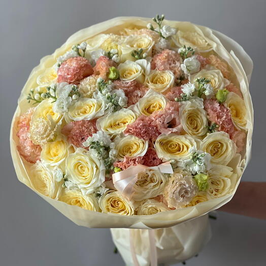 Букет с ароматными  розами