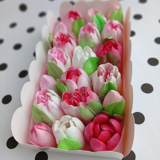 Тюльпаны из зефира. Коробка 20*10 см
