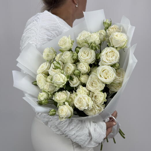 Белоснежные пионовидные розы в дизайнерском оформлении 🤍 Камелия Flowers Shop