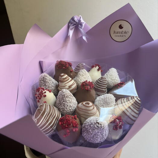 Клубника в шоколаде букет M,микс