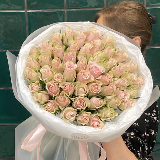 51 роза букет. Свежие розы