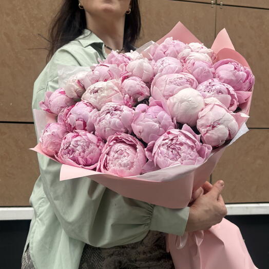 Букет из 25 пионов сорта