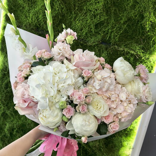 Розовый букет с гортензией💘