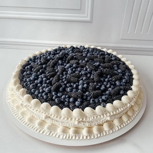 Свадебный торт с черникой и ежевикой
