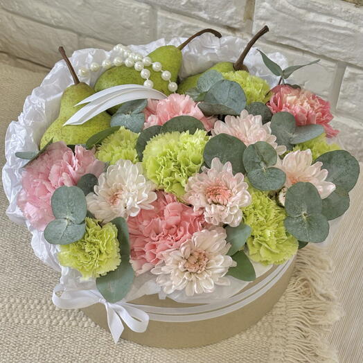 КОРОБОЧКА С ЦВЕТАМИ И ГРУШАМИ