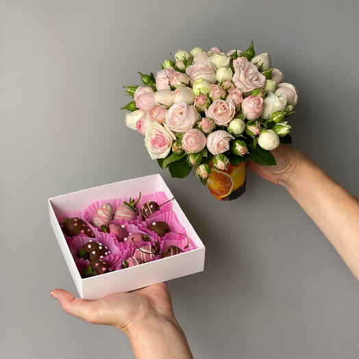 SWEET FLORAL Combo, клубника в шоколаде и композиция в кофейном стаканчике