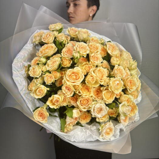 Букет из нежных кустовых роз (49-0513)