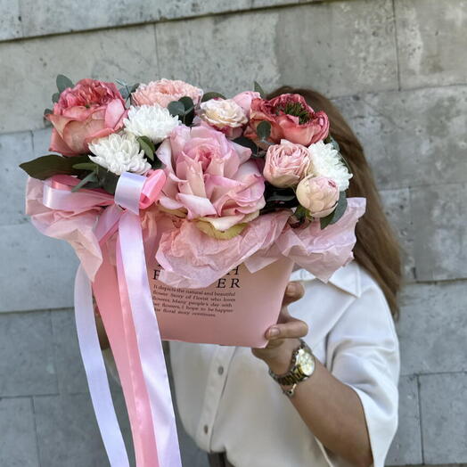 Нежная композиция из роз сорта Мондарин, кустовых хризантем , эвкалипт🌸💝👜