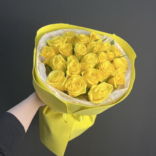 25 желтых кенийских роз