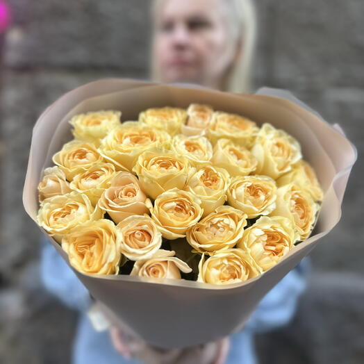 Букет из 25 персиковых роз
