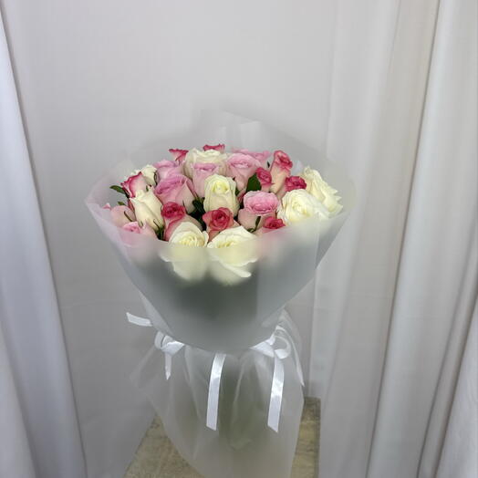 Нежный микс из 25 роз