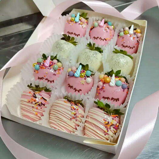 Клубника в шоколаде 12 шт единороги