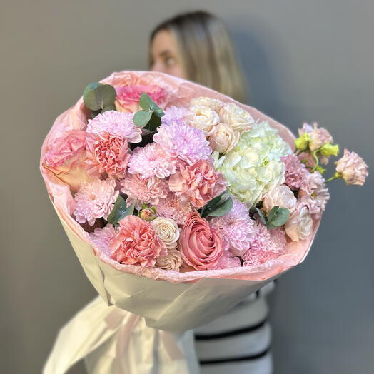 Букет «Отражение» ♥️ с гортензией, кустовой пионовидной розой, диантусами, эустомой, розой, хризантемой