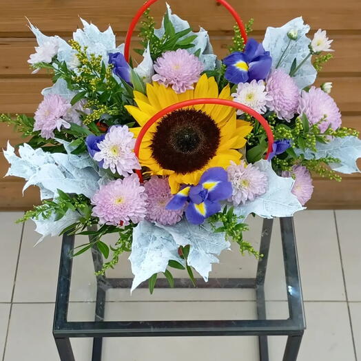 Композиция снова в школу 1 с подсолнухом, ирисами . солидагой🌼🌼