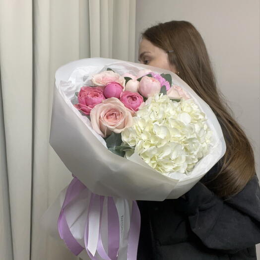 Нежный букет: гортензии,пионовидные розы, подарок для учителя в День знаний