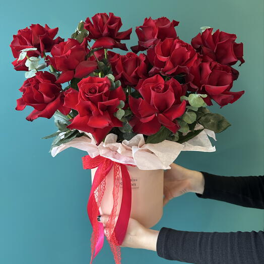 Французские розы Эквадор в коробке 13 штук