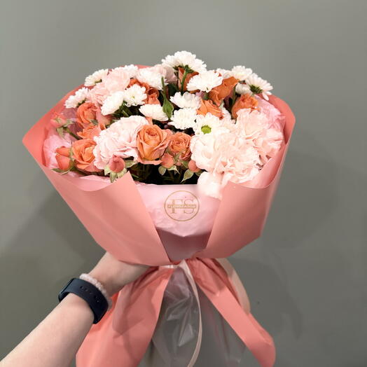 букет из кустовой роз и сантини