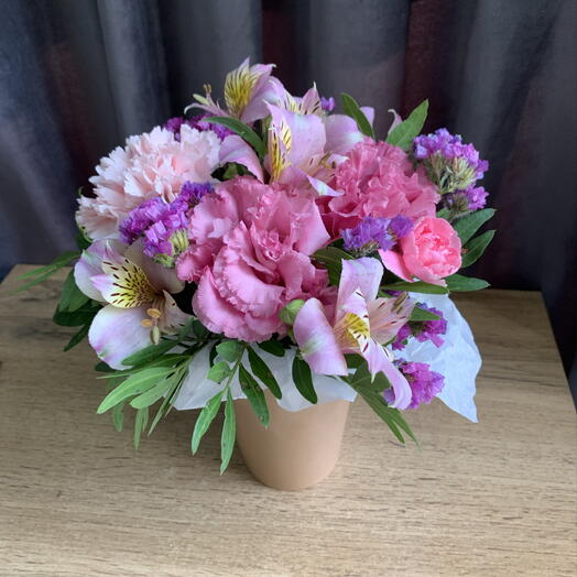 Стаканчик с сезонной эустомой🌸