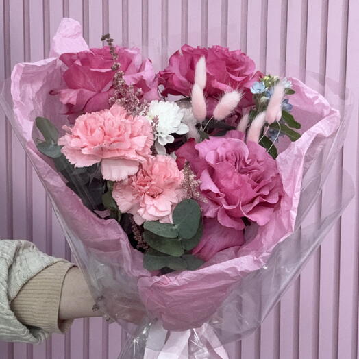 Букет с пионовидными розами и диантусами 🌸