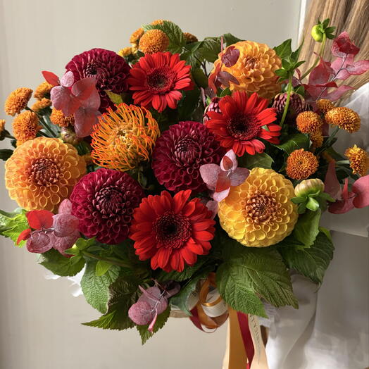 Георгины в корзине, композиция «Золотая осень» 🧡