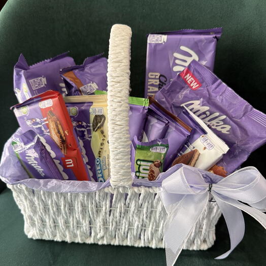 Корзинка из сладостей Milka