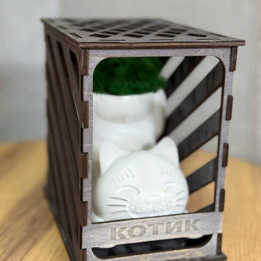 Статуэтка «Котенок» с мхом, белая
