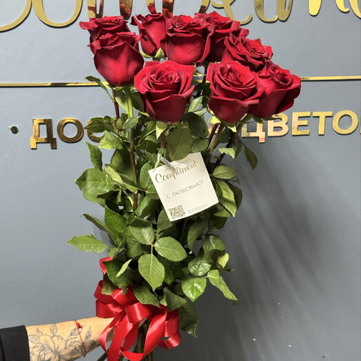 Букет из 9 красных высоких роз